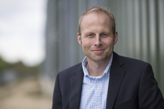 Stefan Teepker,
Vizepräsident des Zentralverbandes der
Deutschen Geflügelwirtschaft e. V. (ZDG),
Vorsitzender des Bundesverbandes bäuerlicher Hähnchenerzeuger (BVH) und Hähnchenmäster aus Handrup im südlichen Emsland.