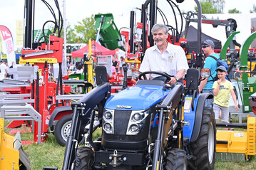 Im Freigel�nde begeistert unter anderem Technik f�r die Landwirtschaft.