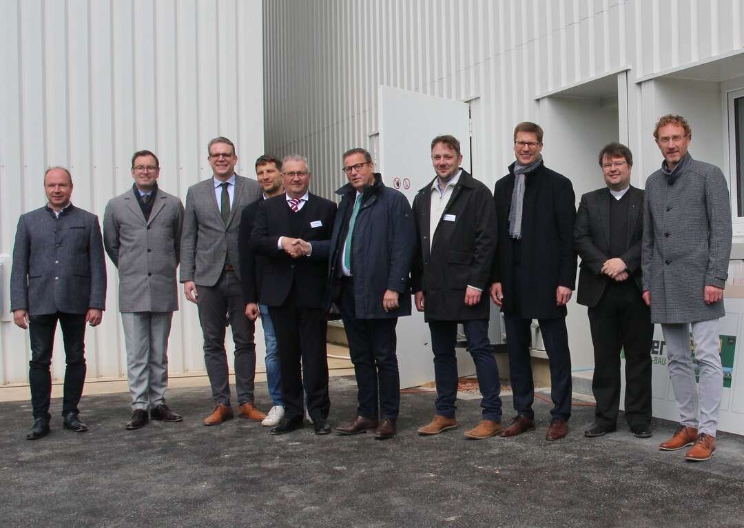 G�ste bei der Einweihung, v. l.: Marcus K�hler und Florian Busch, beide Landratsamt Main-Tauber-Kreis, Dr. Johannes Klaus, RLG, Daniel Schloz, Rebio, Reinhold Baumann, Minister Peter Hauk, Matthias Teufel, Dr. Holger L�bbert, ZG, Pfarrer Oliver St�rr und B�rgermeister Marcus Wessels.