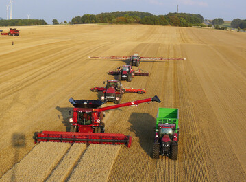 Bei dem sogenannten Controlled Traffic Farming (CTF) werden immer die gleichen Fahrspuren genutzt, damit insgesamt die Anteile der auf einem Feld befahrenen Fl�chen reduziert und der Boden so wirksam gesch�tzt.