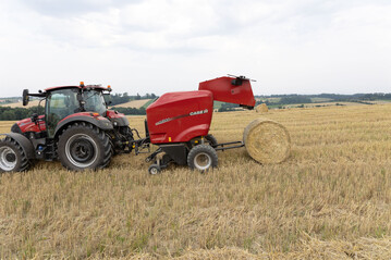 Case IH führt Produktverbesserungen für die Rundballenpressen-Baureihe RB 344 ein.
