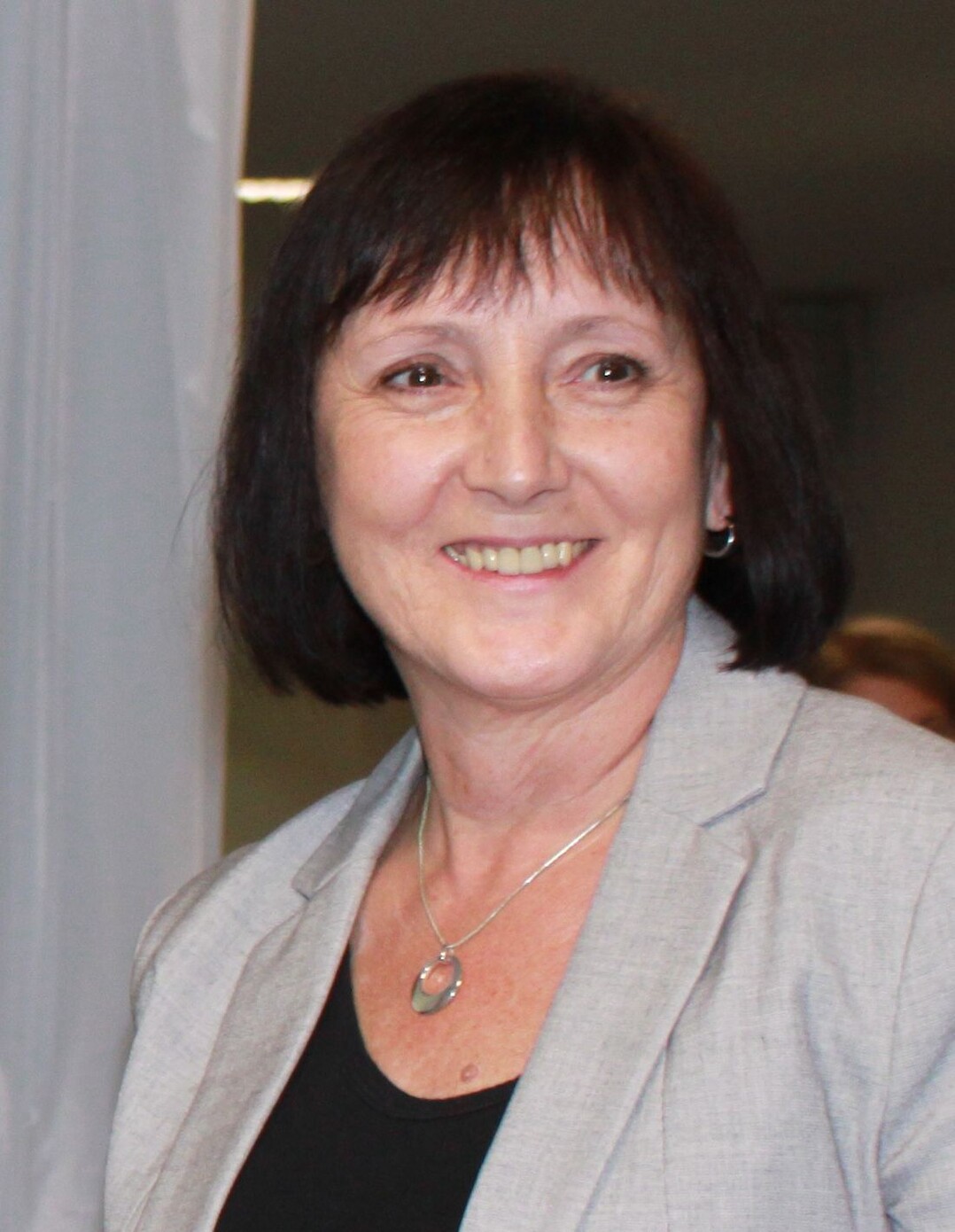 Sieglinde Cichon wird für ihr langjähriges, herausragendes ehrenamtliches Engagement für notleidende Katzen ausgezeichnet.