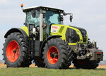 Claas Axion 870 mit Reifendruckregelanlage. Diese gibt es als Nachrüstlösung.