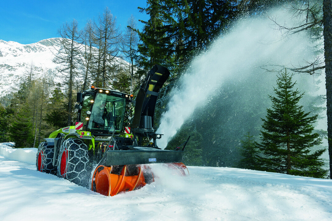 Rolls-Royce und Claas haben eine Projektvereinbarung �ber die Lieferung von MTU-Motoren f�r Agrarfahrzeuge abgeschlossen. Claas wird die M�hdrescher Lexion und Tucano, den Feldh�cksler Jaguar und den 4x4 Gro�traktor Xerion (im Bild) mit den weiterentwickelten MTU-Motoren der Baureihen 1000 bis 1500 ausstatten.