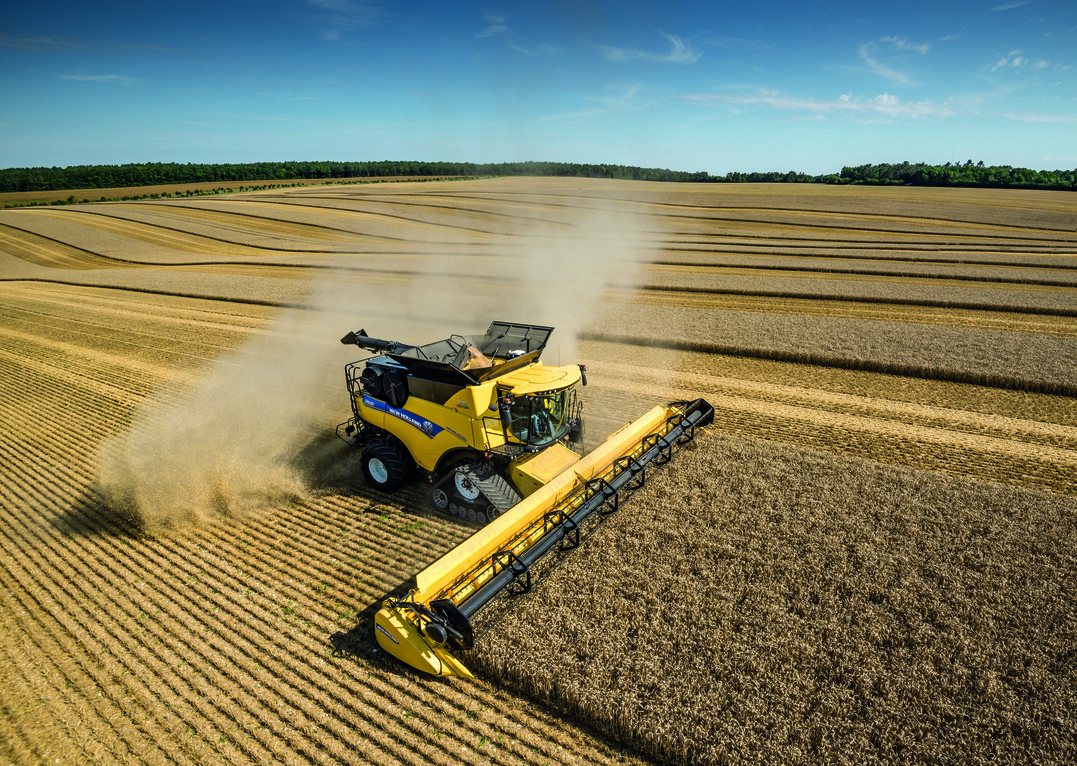 Mit neuartigem Stroh-/ Spreumanagement, verbesserter Steuerung des Erntegutflusses und einem Motor- Leistungs-Upgrade hat New Holland seinem CR Revelation nun ausgestattet.