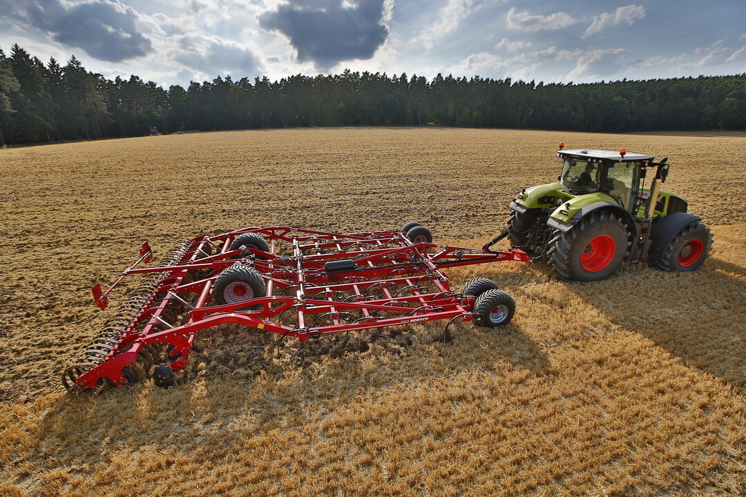Der neue gezogene Feingrubber HORSCH Cruiser 5 und 6 XL füllt die Lücke zwischen den 3-Punkt Modellen und den 10 und 12 Meter breiten gezogenen Varianten.
