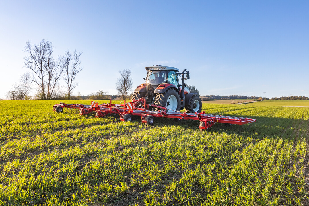 Horsch stellte 2021 seine Cura Striegel vor.