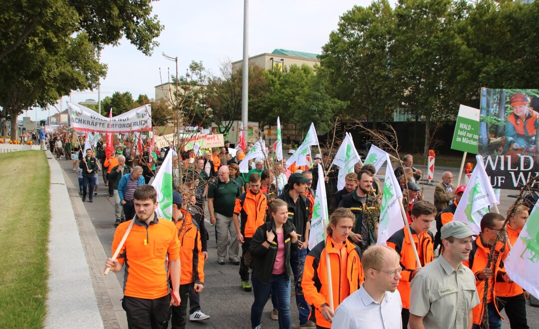 Rege Beteiligung am Demonstrationszug