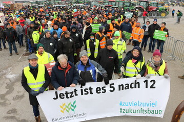 Treffpunkt an der Oberschwabenhalle: Los geht´s auf den Marienplatz