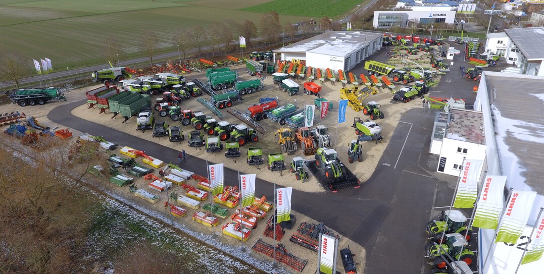 Blick von oben auf den Hauptsitz von Claas W�rttemberg im Gewerbegebiet von Langenau. Bei der Herbstausstellung gab es die volle Produktpalette zu besichtigen.