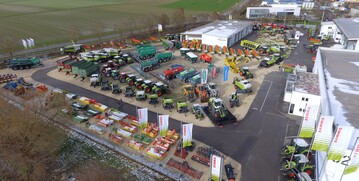 Blick von oben auf den Hauptsitz von Claas W�rttemberg im Gewerbegebiet von Langenau. Bei der Herbstausstellung gab es die volle Produktpalette zu besichtigen.