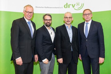 DRV-Hauptgesch�ftsf�hrer Dr. Henning Ehlers, Martin Allmendinger, OMM Solutions GmbH, Robert Hoste, Universit�t Wageningen und DRV-Pr�sident Franz-Josef Holzenkamp beim DRV-Forum tierische Veredelung.