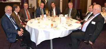 Dr. J�rgen Pickert (DMK), Dr. Peter M�ller und Markus Gr�bling (Verband Baden-W�rttembergischer Saatzuchterzeuger), Dr. Helmut Me�ner (DMK), Dr. Andreas M�ller (Buchautor und Vortragsredner), Dr. Reinhard Grandke (Hauptgesch�ftsf�hrer DLG, Deutsche Landwirtschaftsgesellschaft), Dr. Ewald Glaser (Vorstandsvorsitzender ZG Raiffeisen), Ministerial-Dirigent Joachim Hauck (MLR, Ministerium f�r L�ndlichen Raum, Stuttgart)