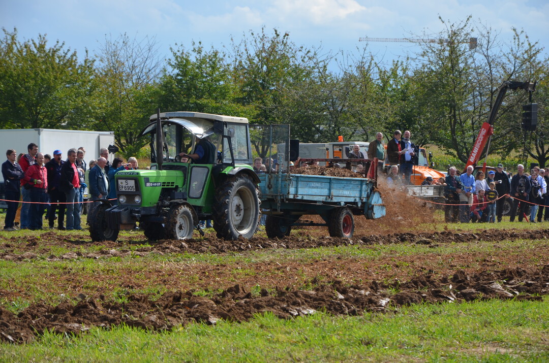 Festmiststreuer erleichtern die Arbeit.