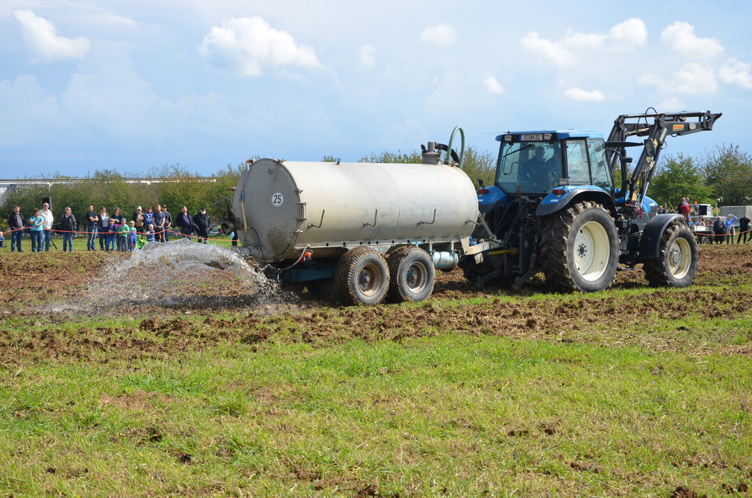 G�llefass mit Prallteller.