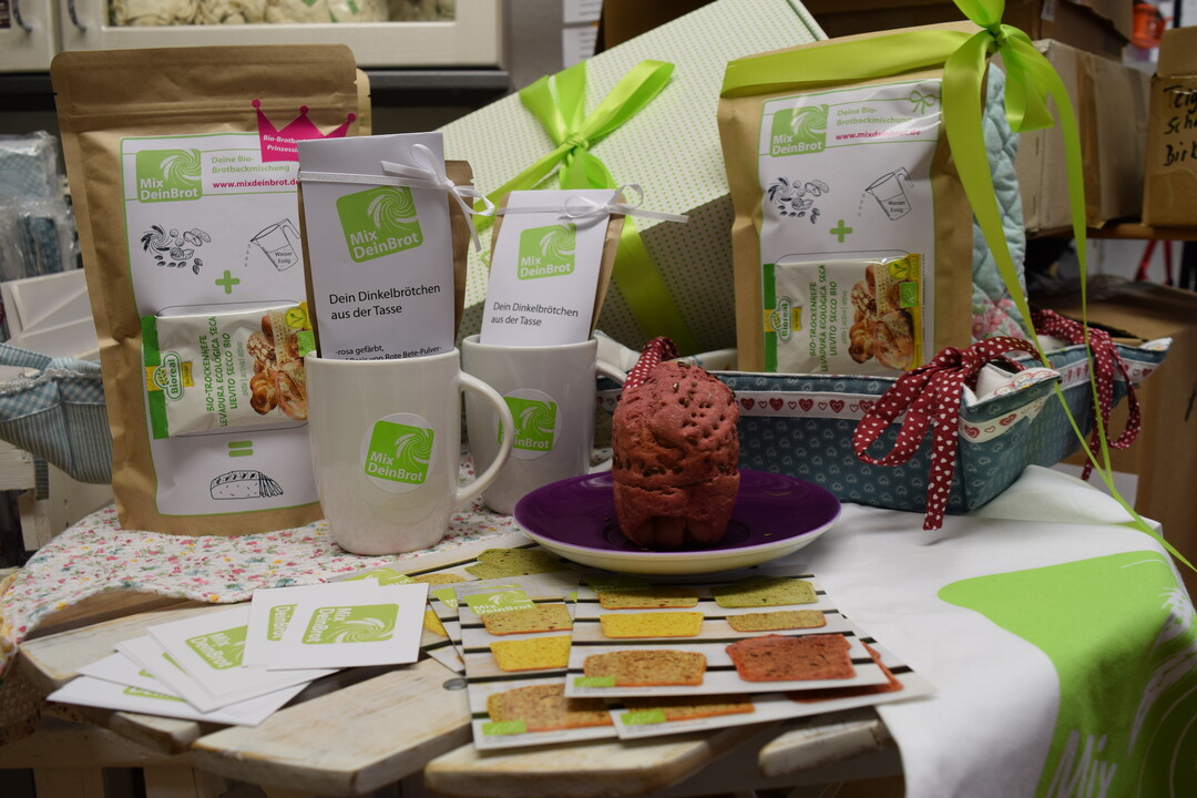 Im Onlineshop "MixDeinBrot" von Mona Glock können Kunden ihre eigene Brotbackmischung zusammenstellen, die ganz bequem per Post geliefert wird.
