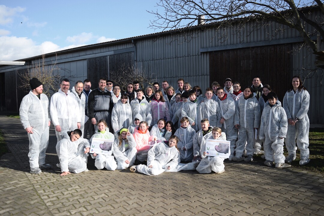 Alle Teilnehmer des Aktionstags "Landwirtschaft macht Schule" auf dem Betrieb Luidthardt bei Ingersheim.