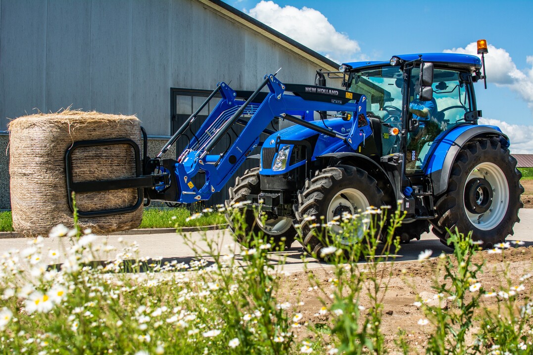 Die T5S-Traktoren gibt es mit 90 oder 100 PS. Mechanisches- oder Power-Shuttle-Getriebe sind wählbar.