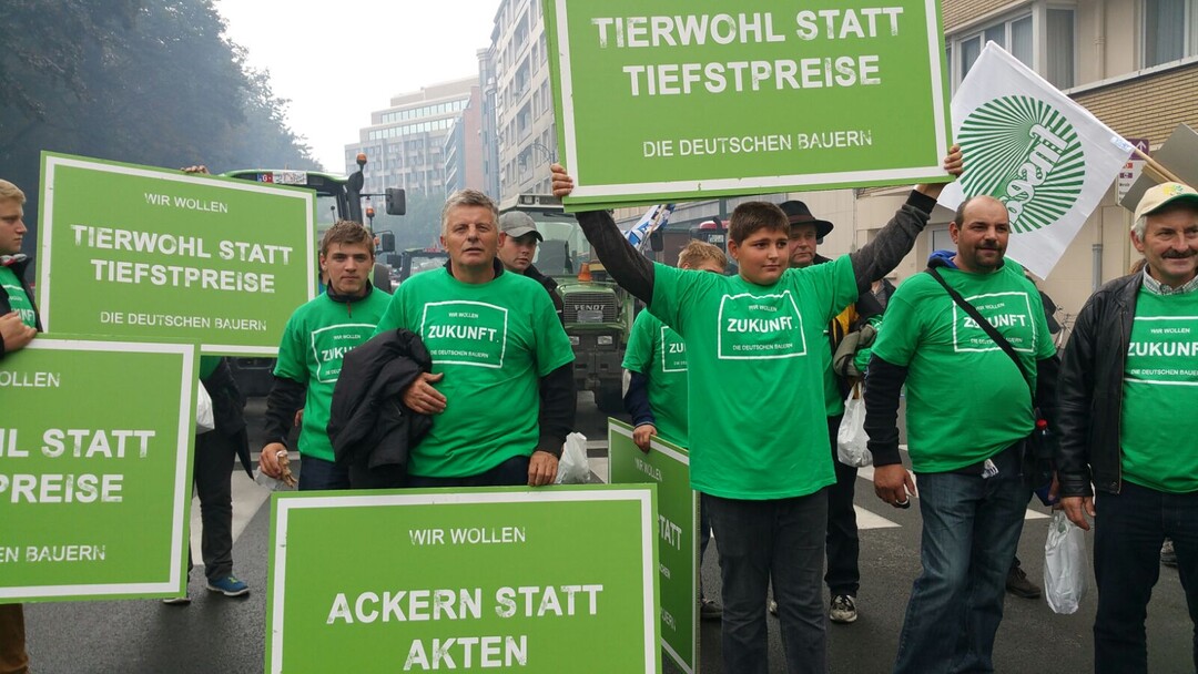 Deutsche Bauern demonstrieren am 7. September 2015 in Br�ssel am Rande des Sondergipfels der EU-Agrarminister.