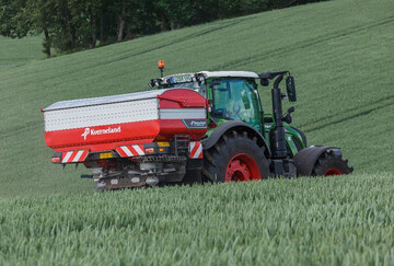  Um den gesetzlichen Anforderungen gerecht zu werden, bietet Kverneland die Pflanzenschutzger�tepr�fung ab sofort auch werkseitig an. 