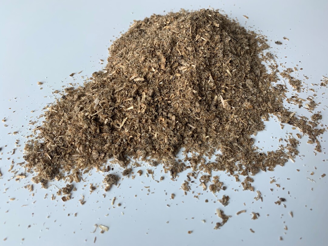 Das Ergänzungsfuttermittel E-Force der Vilofoss Group dient der Optimierung der Versorgung mit Vitamin E und damit des Vitamin-E-Status der Tiere. Anstelle der üblicherweise eingesetzten Vitamin-E-Quelle Tocopherol-Acetat wird das besser absorbierbare RRR-Tocopherol verwendet, das mit Lecithin ummantelt einen laut Herstellerangaben guten Schutz vor Oxidation erhält.