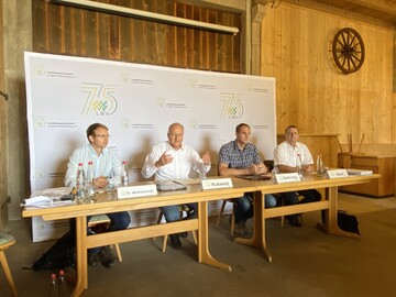 Erntepressekonferenz beim LBV: v.l. Dr. Dominik Modrzejewski, Fachreferent für pflanzliche Erzeugung; Joachim Rukwied, Präsident im Landesbauernverband; Landwirt Michael Gehrung und Horst Wenk, stellt. Hauptgeschäftsführer im Landesbauernverband.