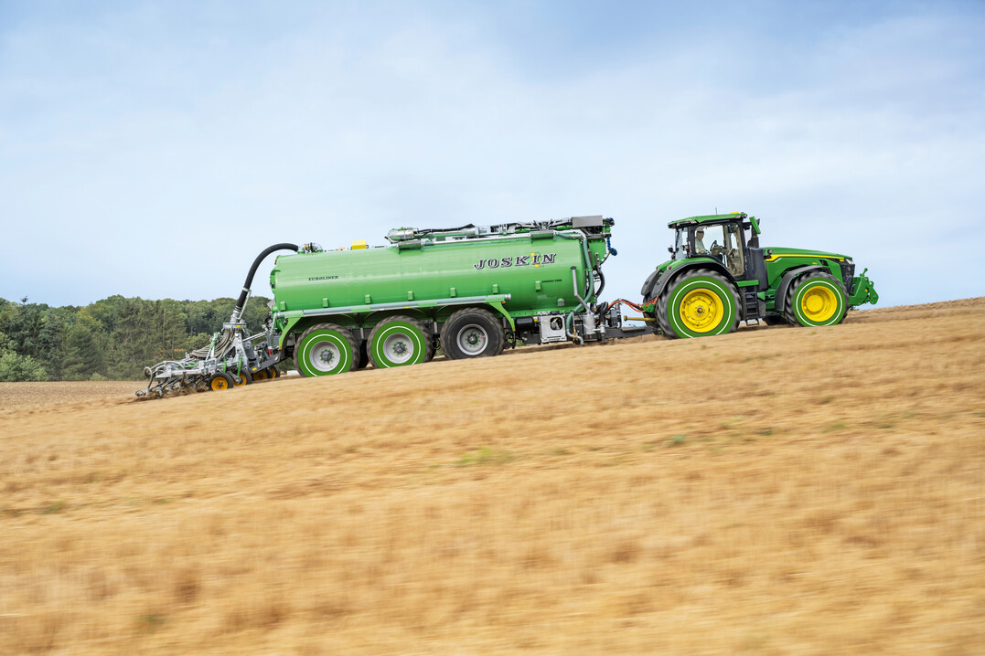 Der John Deere 8R 410 ist jetzt mit eAutoPowr
verf�gbar.
