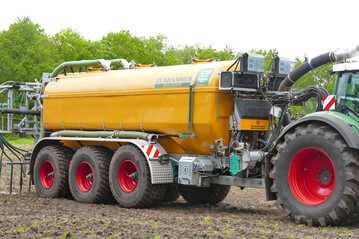 Mit Eco-Duo Vario von Zunhammer werden die Verteiler-Gest�nge-H�lften unabh�ngig angesteuert.