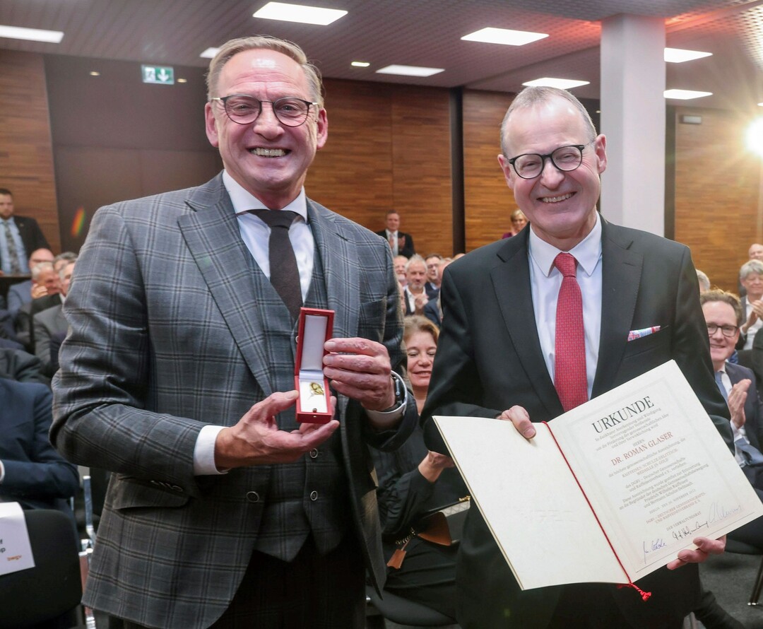 Der geehrte Dr. Roman Glaser (r.) und Franz-Josef Holzenkamp