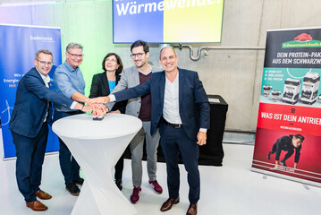 Gute Stimmung bei der Eröffnung der Energiezentrale bei der Schwarzwaldmilch. Das Bild zeigt (v.l.n.r.): Heinz-Werner Hölscher, Vorstand badenova AG & Co. KG, Klaus Preiser, Geschäftsführer badenovaWÄRMEPLUS GmbH & Co. KG, Christine Buchheit, Umweltbürgermeisterin der Stadt Freiburg, Martin Horn, Oberbürgermeister der Stadt Freiburg und Andreas Schneider, Geschäftsführer Schwarzwaldmilch GmbH Freiburg.