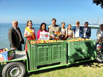 Politprominz bei der Er�ffnung der Apfelsaison am Bodensee mit dem bayerischen Ministerpr�sidenten Markus S�der in Nonnenhorn.&nbsp;
