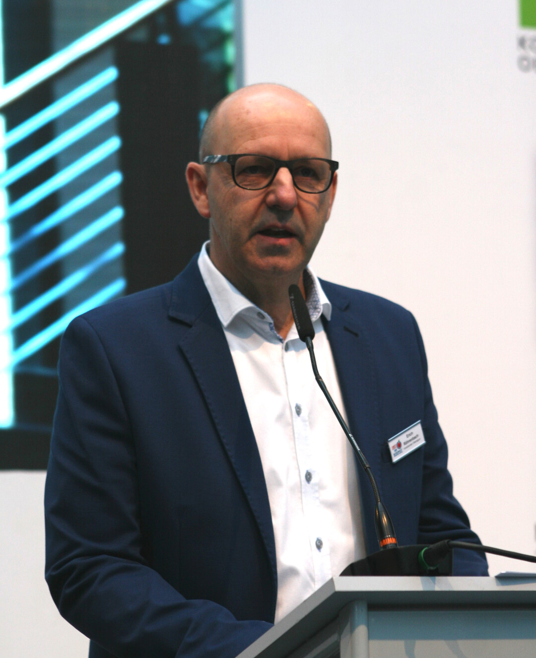 Obstregionsvorsitzender Erich R�hrenbach beklagte die Preismisere am Markt, die die Betriebe ins Mark trifft.