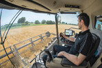 Mit dem Fendt IDEAL 10 bietet Fendt einen Standardmähdrescher an, der ohne eine herkömmliche Lenkradbedienung auskommt. Ausgestattet mit dem Lenksystem IDEALdrive setzt die Maschine einen neuen Standard.