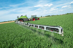 Für eine neue Präzision beim Pflanzenschutz will Fendt mit der automatischen Düsensteuerung OptiNozzle sorgen. Der Fahrer definiert die Ausbringmenge, den angestrebten Grad der Abdriftreduktion und einen passenden Druck für das optimale Tropfenspektrum. OptiNozzle wählt dann automatisch die passende Düse oder Düsenkombination. Optional gibt es für die gezogene Rogator 300 eine hydropneumatische Einzelradaufhängung, eine automatische Niveauregelung sowie die TIM-Steuerung.