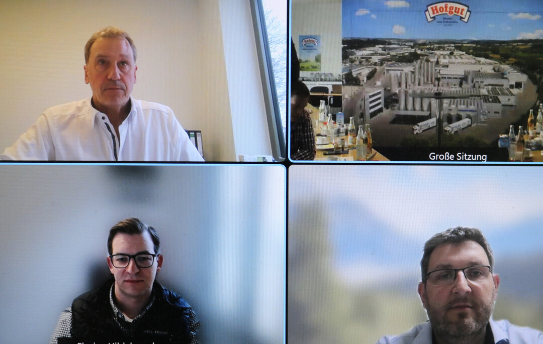 Über die Festpreisabsicherung durch die Warenterminbörse in der Hohenloher Molkerei informierten (oben links) Professor Holger Thiele vom Kieler ife-Institut; Florian Hildebrand (links) von StoneX Financial Europe S.A. und Darko Turajlic, FoodBusiness.Digital GmbH.