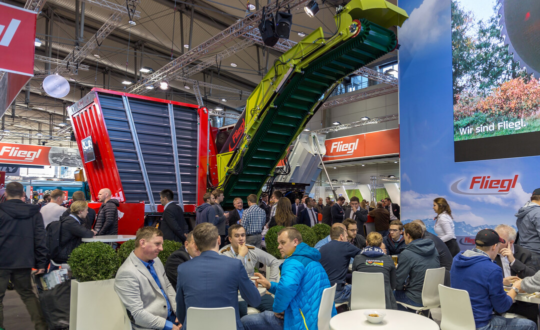 Agritechnica-Star: Fliegls Büffel stand im Mittelpunkt des Interesses.