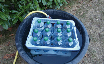 So k�nnen Getr�nke auch drau�en bei Hitze k�hl gehalten werden. 