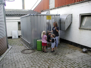 Kinder müssen von giftigen Substanzen ferngehalten und über diese gut aufgeklärt werden.