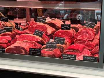 Frischfleisch in der Theke