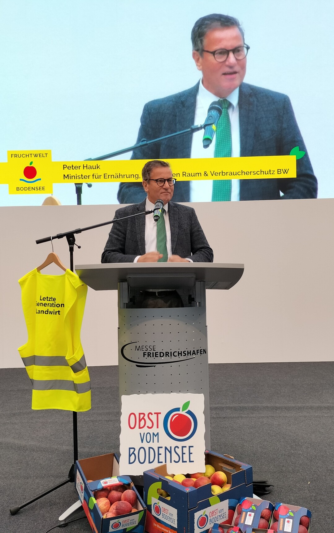 Der baden-württembergische Landwirtschaftsminister Peter Hauk zeigte sich überzeugt, dass bei allen Herausforderungen der Obstbau am Bodensee eine Zukunft hat.
