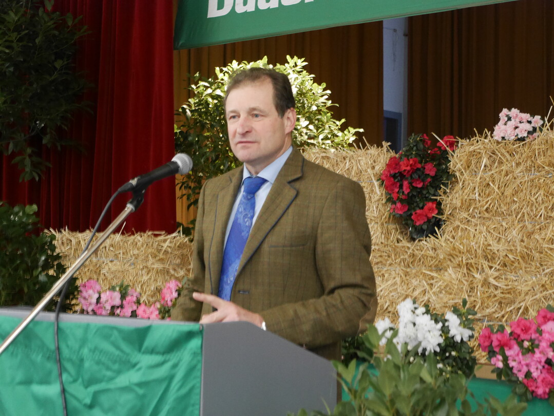 Dr. Ewald Glaser, Vorstandsvorsitzender der ZG Raiffeisen eG, Karlsruhe, analysiert die Rohstoffm�rkte.