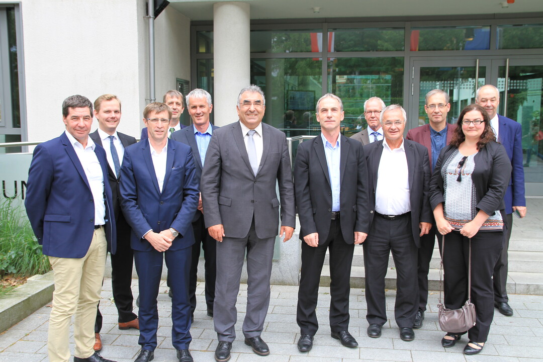 Zu den Gesprächen in Berlin haben sich eingefunden (v.l.): Denis Ramspacher (Vizepräsident der FNPL), Ludwig Börger (DBV), Dominique Chargé (Vorsitzender der FNCL), Dolmetscher Paul Dodinval, Guy Le Bars (FNCL), Udo Folgart (DBV-Milchpräsident), Thierry R