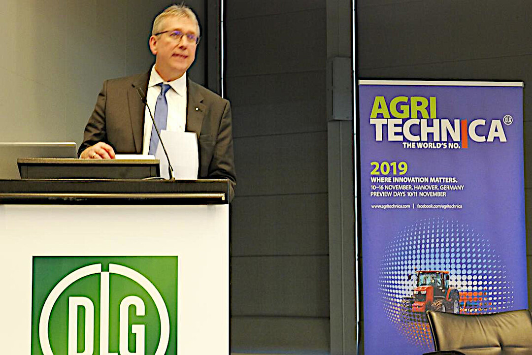 DLG-Hauptgesch�ftsf�hrer Dr. Reinhard Grandke bei der Er�ffnung der Agritechnica: Technische Innovationen helfen der Landwirtschaft, notwendige Produktivit�tssteigerungen zu erreichen und gleichzeitig Aspekte wie Klimaschutz, Nachhaltigkeit und Biodiversit�t zu wahren.
