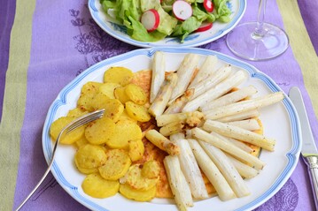 Zu Ostern bringt der Spargel Frühling auf Tisch und Teller.