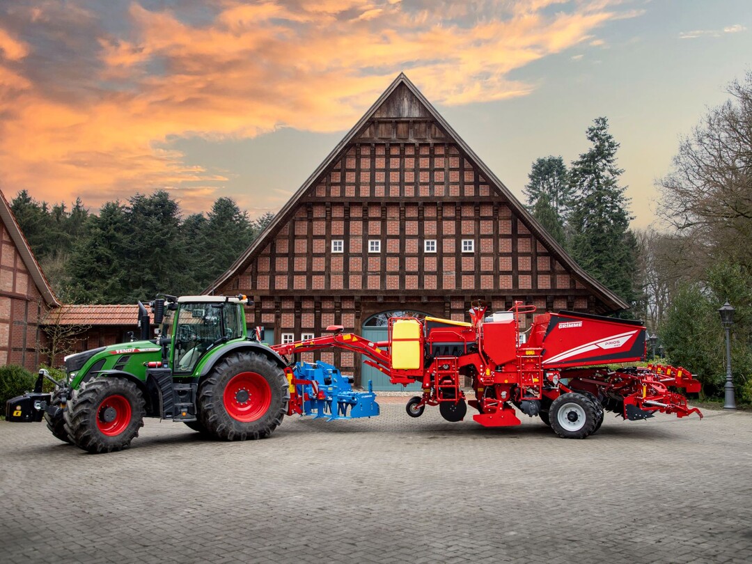 Die neue Legemaschine Prios 440 von Grimme kann mit einem Gerät zur aktiven Bodenbearbeitung kombiniert werden.