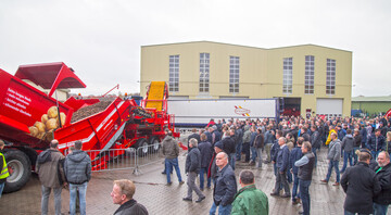 Mit �ber 4600 Fachbesuchern bei der Grimme Technica konnte eine Steigerung von 15 Prozent gegen�ber 2014 und somit ein Besucherrekord erzielt werden. �ber 40 Nationen, darunter Italien, T�rkei, S�dafrika und den USA waren zu Gast. 