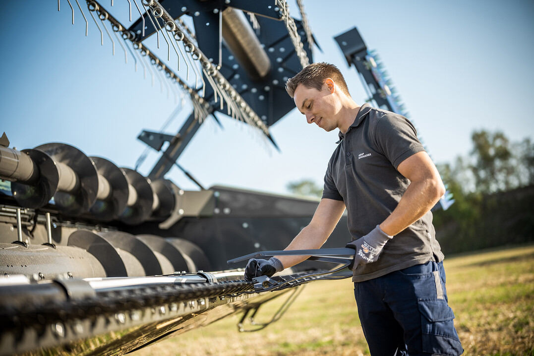 In dem Webinar erkl�rt die Group Schumacher live am Schneidwerk, wie man die Leistung und Effizienz des M�hdruschs optimiert.   