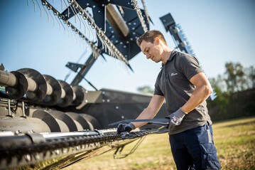 In dem Webinar erklärt die Group Schumacher live am Schneidwerk, wie man die Leistung und Effizienz des Mähdruschs optimiert.