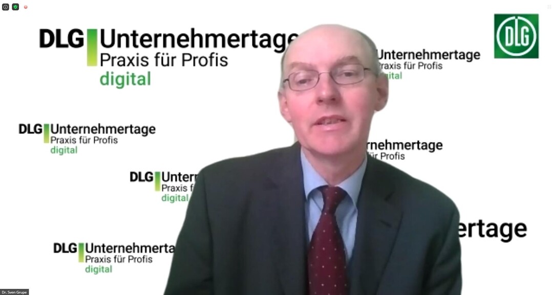 Dr. Sven Grupe von der Koesling Anderson LEB GmbH wies auf die gr��ten Herausforderungen f�r Milcherzeuger im Ausnahme-Fr�hjahr 2020 hin: Lieferketten, Mitarbeitergesundheit und interne Kommunikationswege, niedrige Auszahlungspreise sowie die Optimierung der Produktionsprozesse.