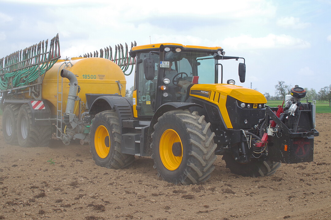 Die G�lle direkt einarbeiten oder ein schlitzendes Verfahren zu w�hlen, gilt aktuell als die beste Taktik zum Vermeiden von Ammoniak-Emissionen.